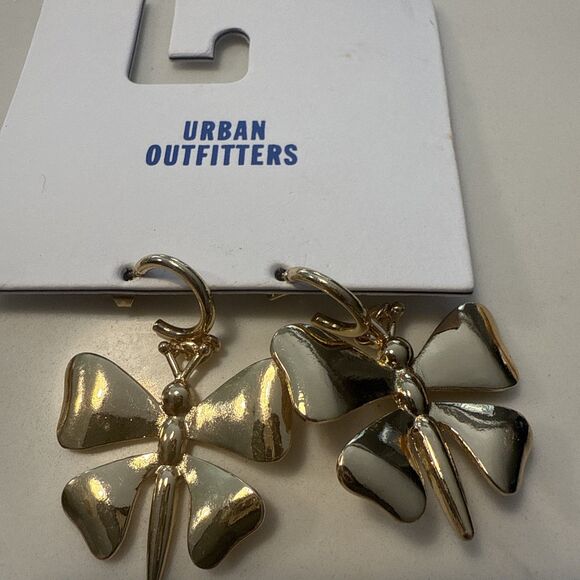 Urban Outfitters Lot of 8 Pairs GoldTone, Butterfly, Heart, Flowers Earrings NWT - Picture 4 of 9
